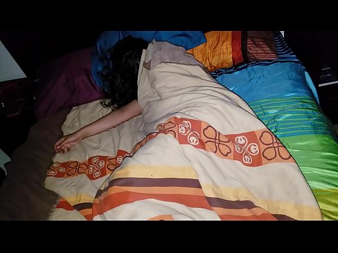 ❤️ सौतेला बेटा सोते समय अपनी युवा सौतेली माँ को डांटता है। ️❌ घर का अश्लील  हम पर